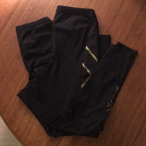 Like new! Set of 2 x 2XU MCS compression crops szL